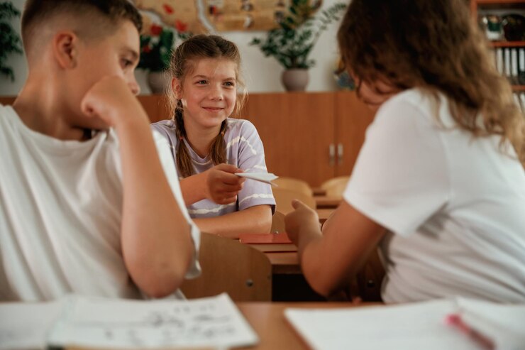 taking-cheat-sheet-pupils-kids-classroom-together_146671-144311